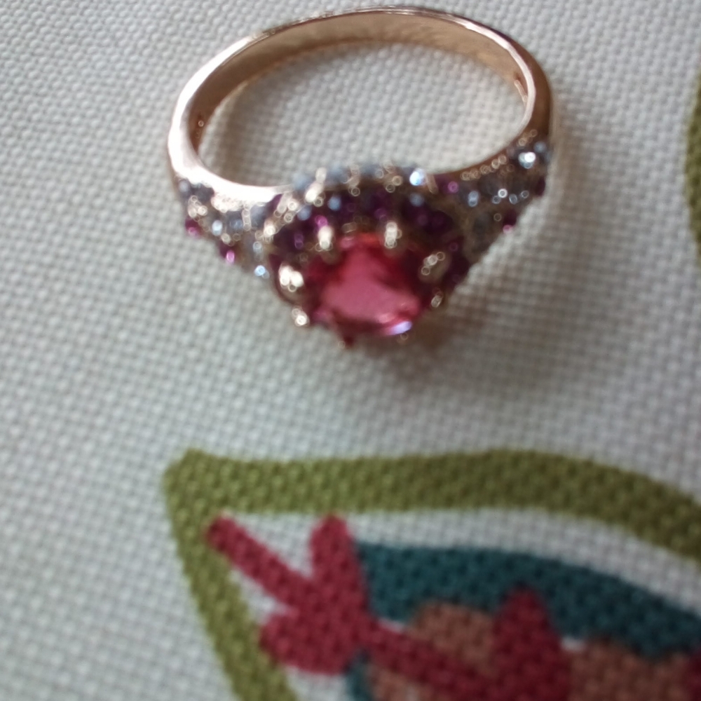 Pink singlet ring - Picture 3 of 5